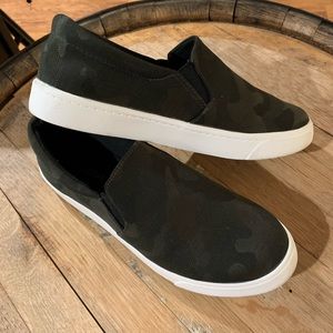 Soda camo slip-ons
